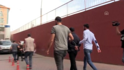 Firari FETÖ Üyelerinin Saklandığı 'Öğrenci Evleri'ne Operasyon