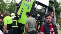 AHMET TANER KıŞLALı - Kocaeli'de Belediye Otobüsü Devrildi