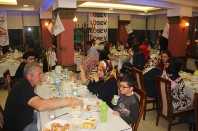 LÖSEV Vakıf Başkanı Üstün Ezer Açıklaması 'Çocukların Maske Kullanması Toplumda Farklı Bakış Açısına Neden Oluyor'