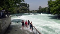 MANAVGAT ŞELALESİ - Manavgat Şelalesinde Su Seviyesi Yükseldi, Turist Bayram Etti