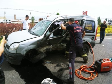 Manisa'da Trafik Kazası Açıklaması Biri Ağır 2 Yaralı