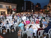 FARUK ÖZLÜ - Ramazan Ayının Bereketi Mahalle İftarlarında Yaşanıyor