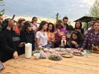 KOZMETİK ÜRÜNLER - Tıbbi Bitkiler Kampında Faydalı Bilgiler Ve Güzel Dostluklar Paylaşıldı