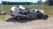 ERKENEK - Tıra Çarpan Otomobilin Sürücüsü Ağır Yaralandı