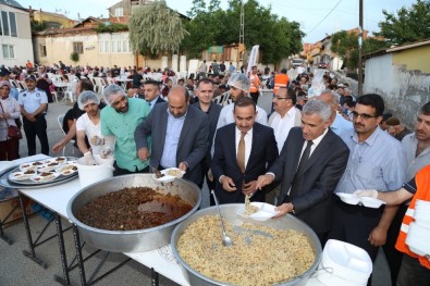 Başkan Güder, Taştepe'de İftarda Vatandaşla Bir Araya Geldi