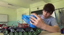 BİLİM FUARI - El Hareketiyle Kontrol Edilebilen Bomba İmha Robotu