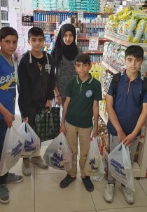 Harçlıklarını Toplayan Öğrenciler Ramazan Paketi Hazırladı