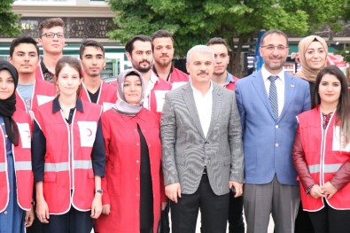 Kızılay'ın Meydan İftarında Yoğun Kalabalık