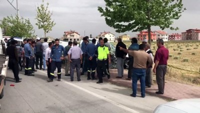 Konya'da Kamyonet Elektrik Direğine Çarptı Açıklaması 1 Ölü, 1 Yaralı