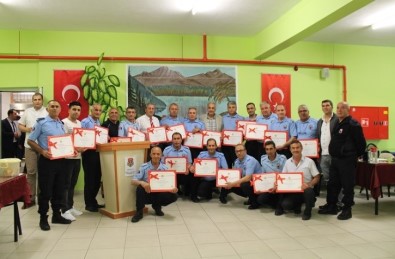 Meslekte 25 Yılını Tamamlayan Personele Tebrik Belgeleri Verildi