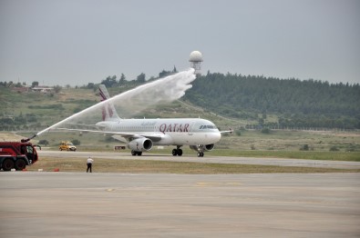 Qatar Airways'in İlk Uçağı İzmir'e İniş Yaptı