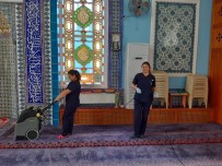 SOSYAL YARDIM - Salihli Belediyesi Camileri Pırıl Pırıl Yaptı