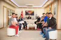 AKSAKAL - Şampiyon Öğrenciler Ödüllendirildi