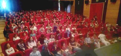 Tosya Belediyesi, Bin Çocuğa Ücretsiz Sinema İzletti