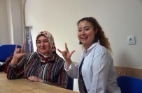 İŞİTME ENGELLİ - Yunusemre İle İşaret Dilini Öğreniyorlar