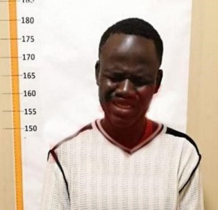 Afrikalı Gencin Üzerinden Anne Ve Babasının Bağırsakları Çıktı