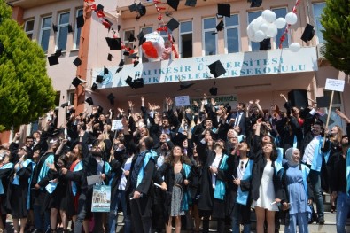 BAÜ Ayvalık MYO' Da 25. Dönem Mezuniyet Coşkusu