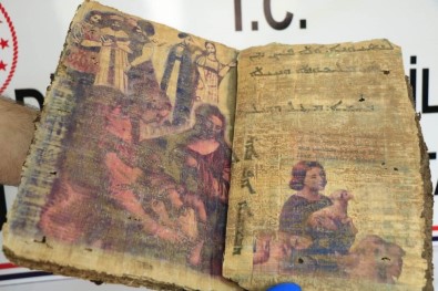 Diyarbakır'da 1400 Yıllık Dini Kitap Ele Geçirildi