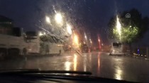 SAĞANAK YAĞIŞ - İstanbul'da Sağanak Yağış Etkili Oluyor