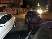 Ümraniye'de İki Araç Çarpıştı Açıklaması 1 Yaralı