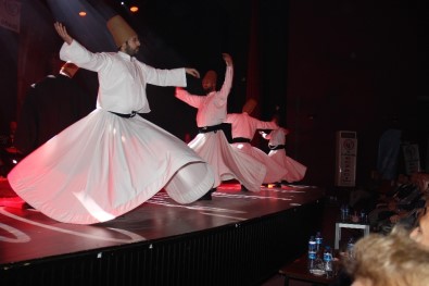 'Aşk Olsun' Sema Gösterisi Eczacılardan Tam Not Aldı