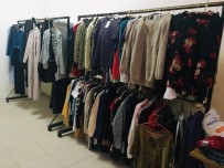 SOSYAL YARDıMLAŞMA VE DAYANıŞMA VAKFı - Bağlar Kaymakamlığından Muhtaç Ailelere Elbise Yardımı