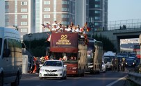 KUPA TÖRENİ - Galatasaray'da Kupa Töreni Başladı