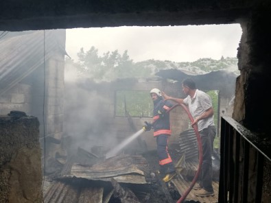Mersin'de Çiftlik Evinde Çıkan Yangın Korkuttu