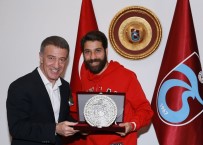 MUHARREM USTA - Trabzonspor'da Olcay Şahan Ve Ibanez'e Veda Plaketi