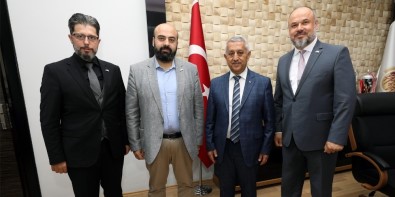 Yeşilay'dan Belediye Başkanı Zeybek'e Ziyaret