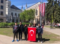 ÇEK CUMHURIYETI - Avrupa Gezisini Tamamlayan Öğrenciler Yurda Döndü