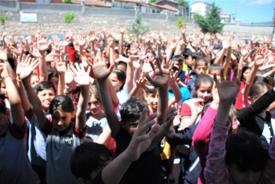 Bin Öğrenciden 'Akran Zorbalığına' Raplı Tepki