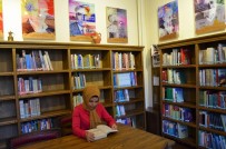 EDEBIYAT - Bu Kütüphanede Yüzlerce Trabzonlu Yazarın Eserleri Bulunuyor