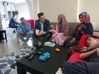 SEREBRAL PALSİ HASTASI - Bursa Milletvekili'nden, Hayatını Serebral Palsi Hastası Kardeşine Adayan 'Küçükanne'ye Ziyaret