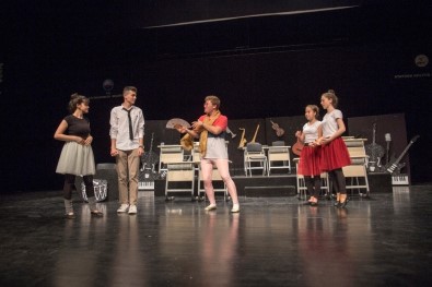 Halk Akademisi Sahne Sanatları Öğrencilerinden Muhteşem Performans