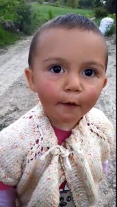 Kıyafetler Ecrin'e Ait