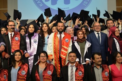 KMÜ Sağlık Hizmetleri MYO'da Mezuniyet Sevinci