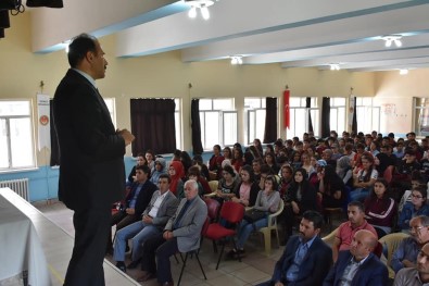 Milli Eğitim Müdürü Aziz Gün, Üzümlü'de Okulları Denetledi