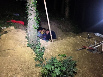 Ölü Taklidi Yapmadan Önce Kıraathanede Plan Yapmışlar