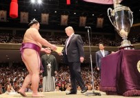 PHOTOSHOP - Sumo Maçını İzleyen Trump, Sosyal Medyada Alay Konusu Oldu