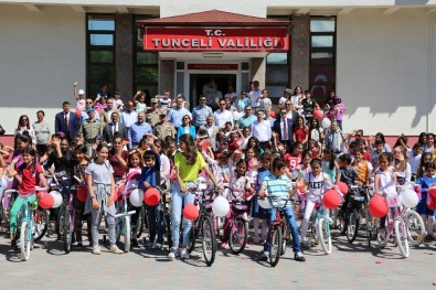 Tunceli'de 1 Milyon 67 Bin 55 Sayfa Kitap Okuyan Öğrenciler, Ödüllendirildi