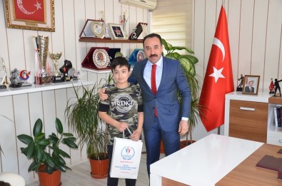 Başarılı Sporculardan İl Müdürü Yıldız'a Ziyaret