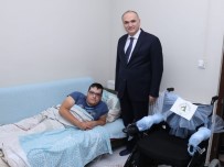 MAHALLE İFTARI - Başkan Özlü'den, Engelli Gence Sürpriz