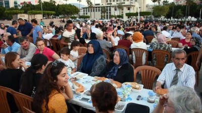 Hatay'da 4 Bin Kişi İftar Sofrasında Buluştu