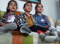 GENETIK - Kas Hastası Olan Üç Çocuğuna Tek Başına Bakıyor