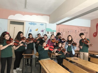 Küçük Kemancılar Konser Verecek