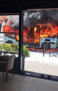 Maltepe'de Minibüs Alev Alev Yandı