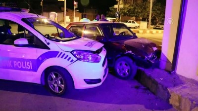 Alkollü Sürücü Polis Otosuna Çarptı