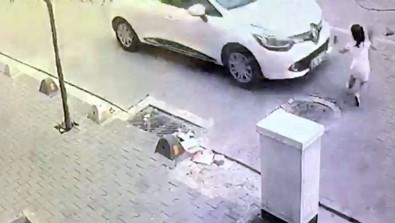 Aracın Çarptığı Minik Kız Metrelerce Sürükledi