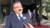 İŞ MAHKEMESİ - Avukatın Etek Boyuna Tepki Gösteren Hakimin Görevden Uzaklaştırılması